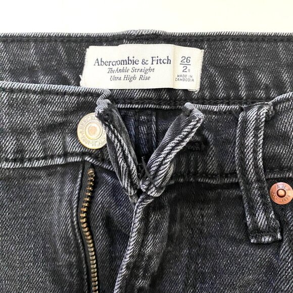 Abercrombie & Fitch The Ankle Straight Ultra High Rise Black Jeans Size 26/ 2R - Picture 2 of 6